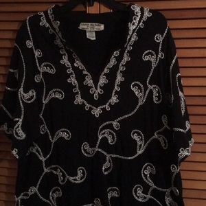 Womens black & white V neck shirt